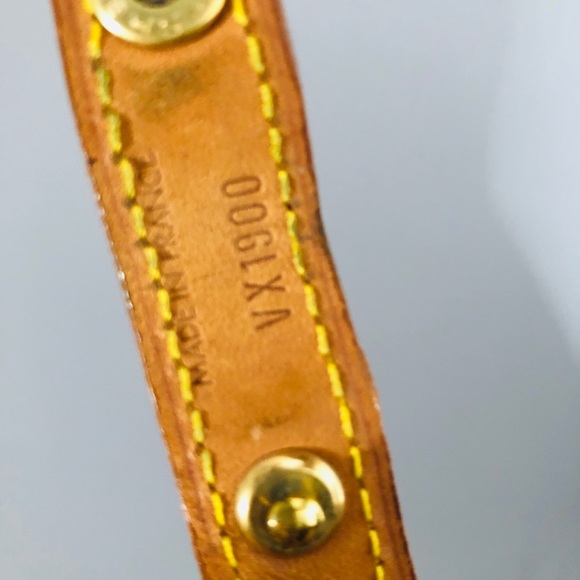 Louis Vuitton Garment Bag - Picture 8 of 8